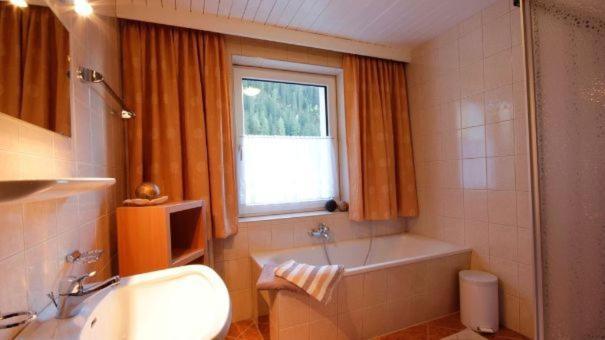 Haus Alpenglueck Apartment เคาเนอร์ทาล ภายนอก รูปภาพ